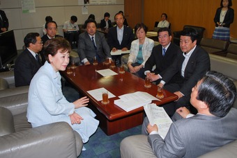ピロリ菌検査の導入を要望する公明党国会議員団