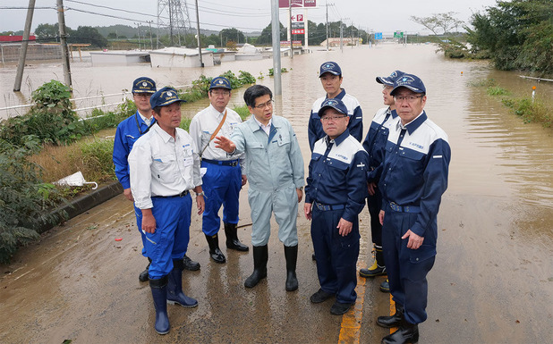 水戸市の水害被災地を調査する公明党議員団