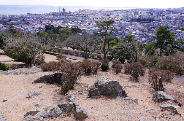 5億年前の岩石が露出する神峰公園