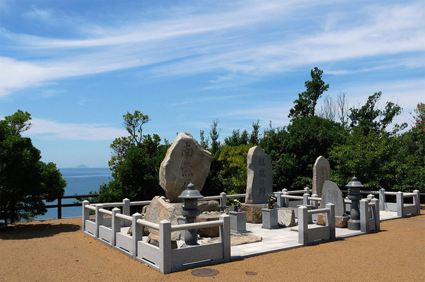 2018年8月、大島青松園の慰霊碑