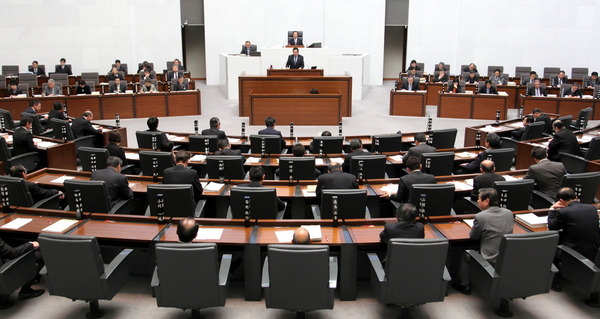井手よしひろ県議の代表質問