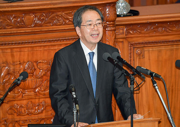 安倍首相に質問する斉藤鉄夫幹事長