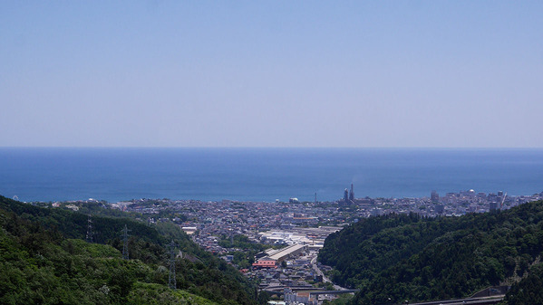 日本鉱業の大煙突からみた日立市の風景
