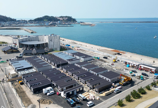 輪島市の海岸に建設された仮設住宅