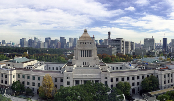 国会議事堂を裏側から観る