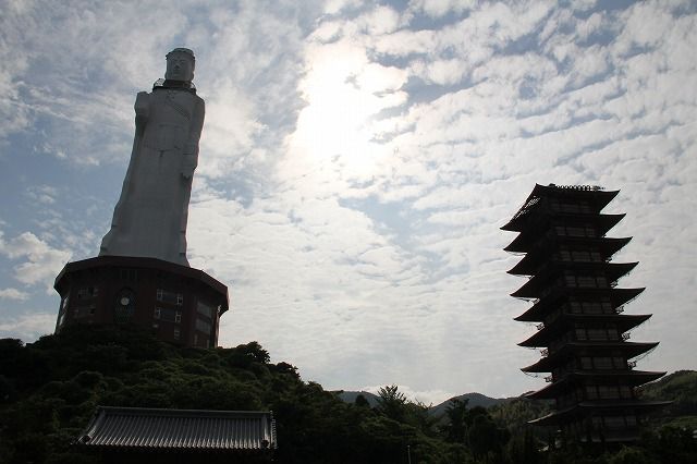 淡路島にある全長100メートル むち打ち姿の 世界平和大観音像 Domojapan 淡路島にある全長100メートル むち打ち姿の 世界平和大観音像 Domojapan