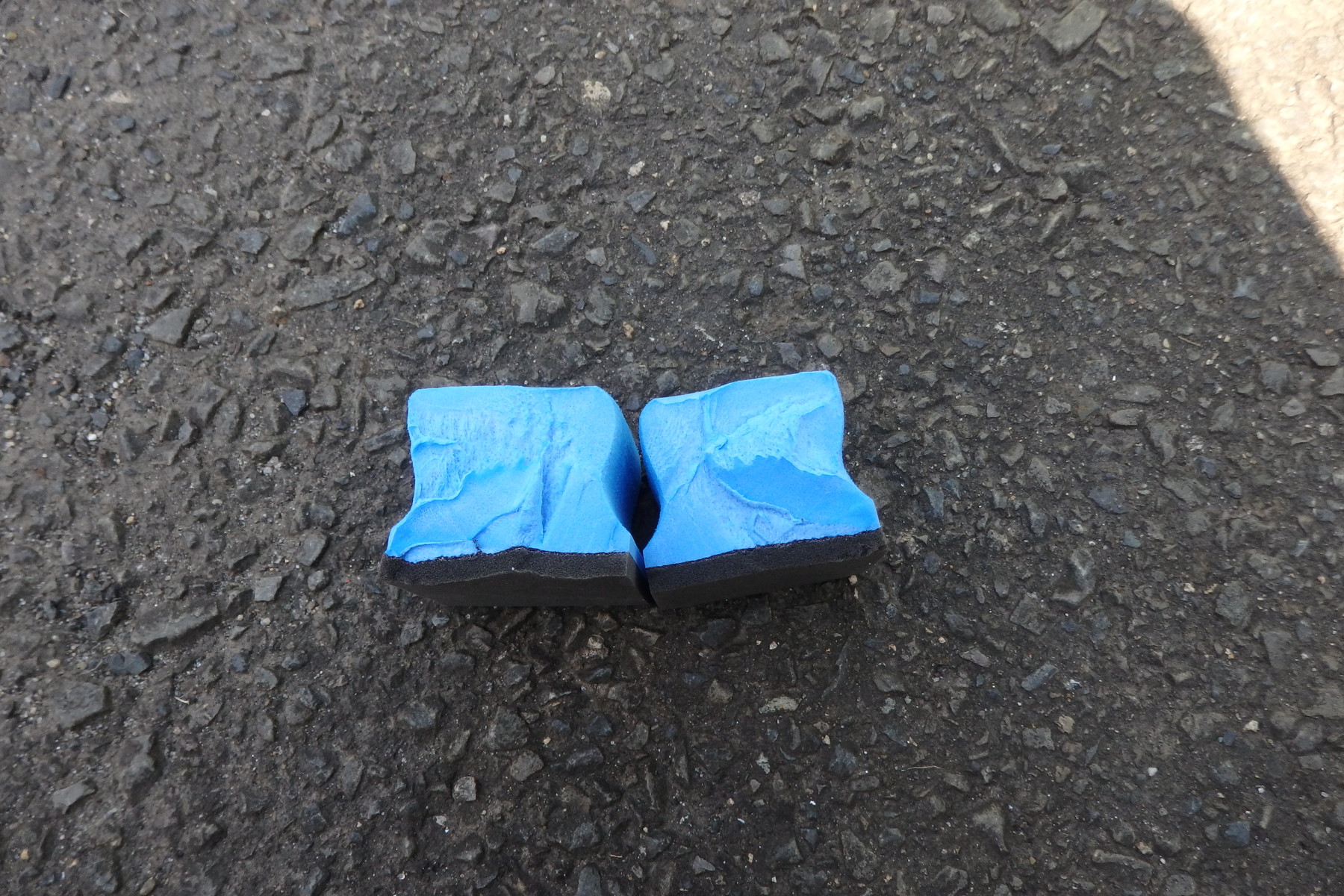 タッチアップペンで自転車の傷を補修した タッチアップペンで失敗するとこういう感じになる とりあえず