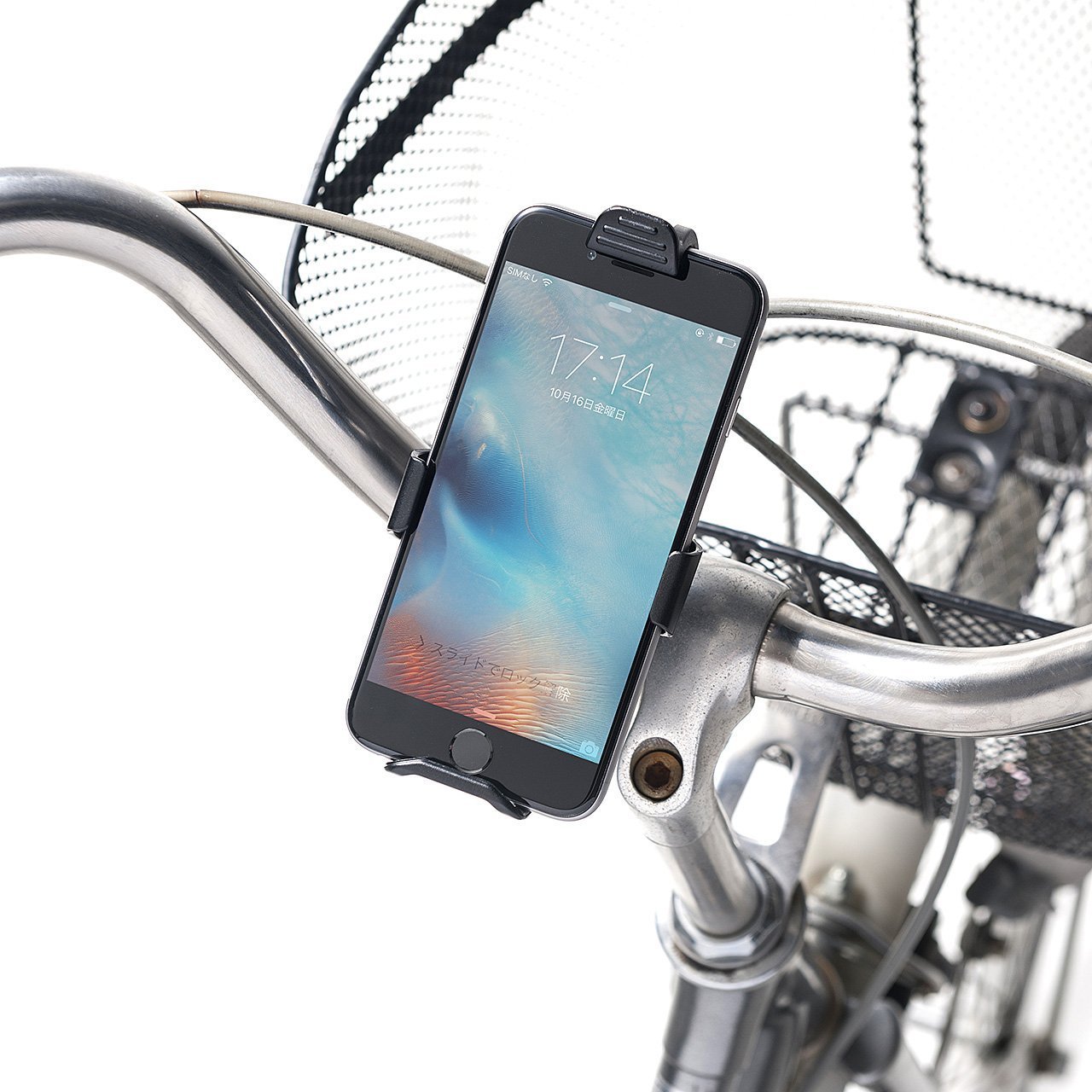 自転車で片手にスマホを持ちながらポケモンgoをプレイする人って多いですよね スマホホルダーを使うと少し安全になりますよ とりあえず