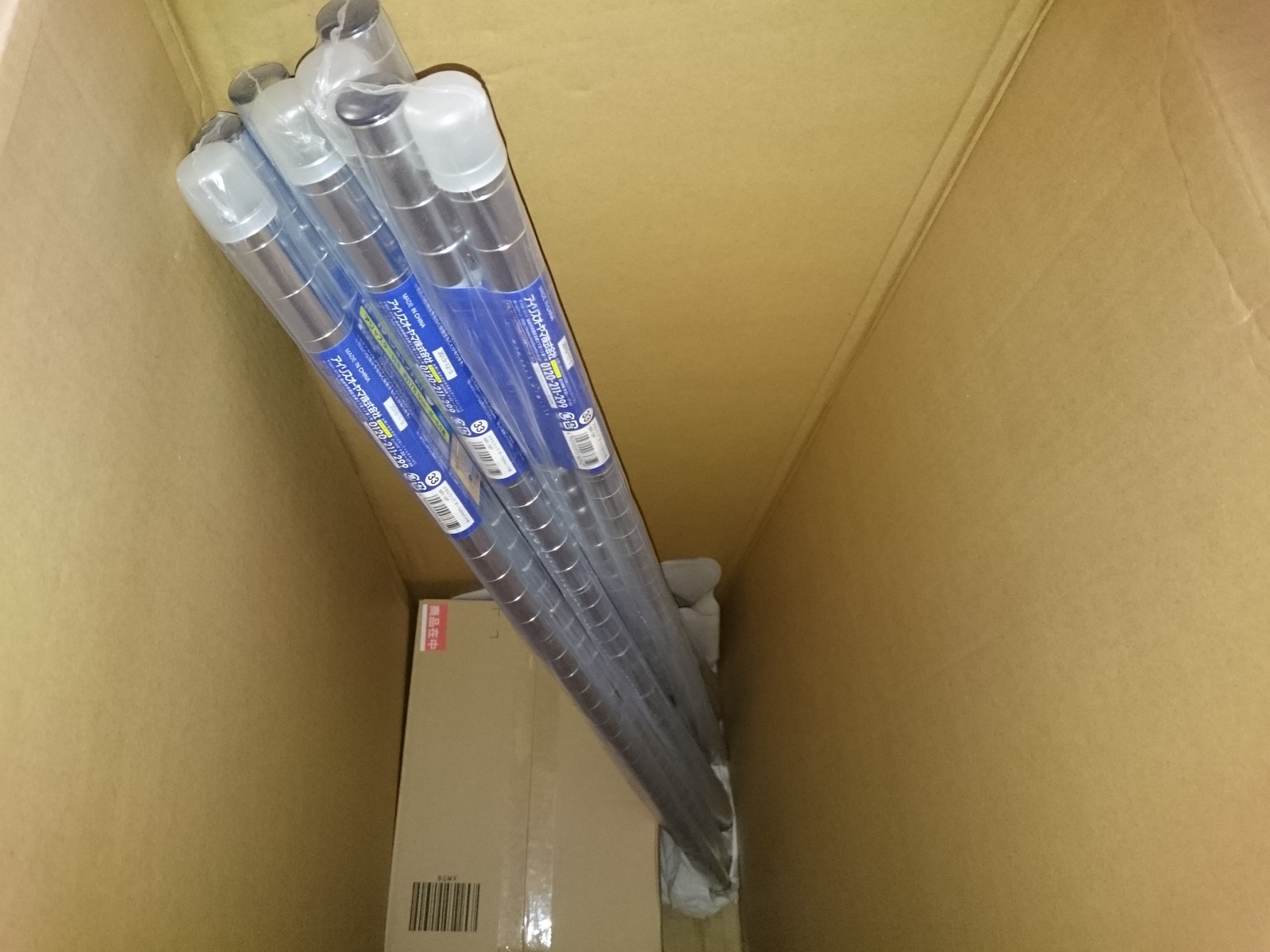 アイリスオーヤマのメタルラックの180cmのポールをamazonで購入 とりあえず