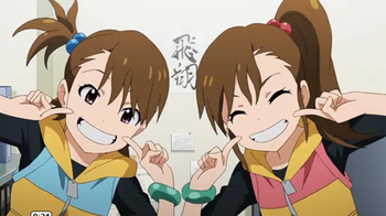 パチンコ屋に並んでる人