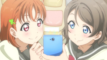 スマホ見ながらパチンコ