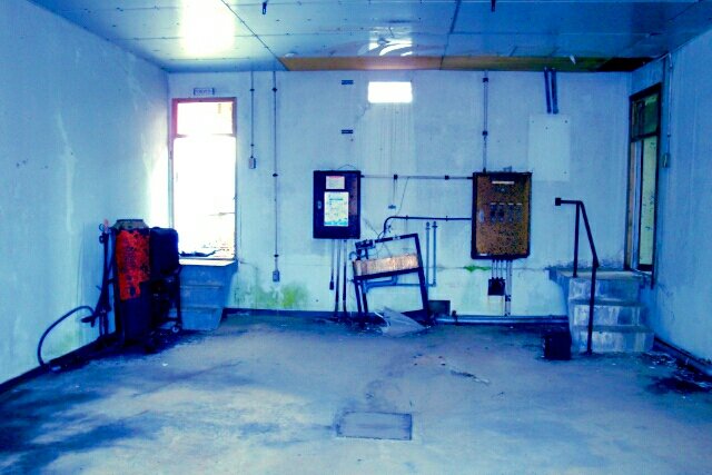 アンブレラの研究所 とってもホラーな廃墟の美 北の国カラー 北海道えべつ 単身赴任暮らし日記