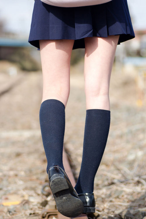 学校ズル休みした 処女の女子高生だけど 質問ある？