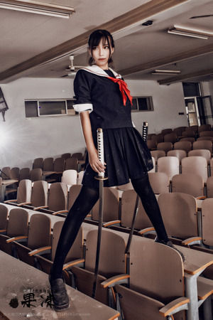 【フェチ】制服美少女が武器を持ってると絵になるよねえ～www