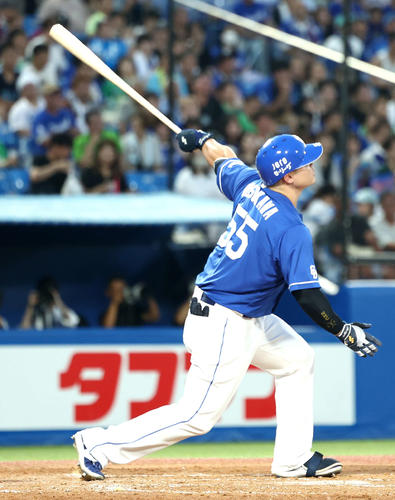 細川成也、左手1本で衝撃の2打席連発！「うまく風に乗ってくれました」