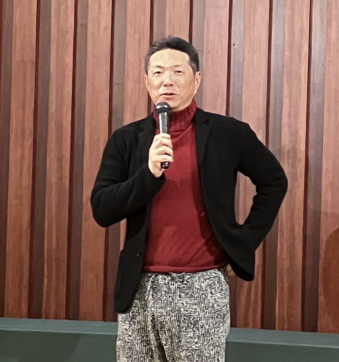 【悲報】SB小久保監督のファッションセンス 2025でも健在ｗｗｗｗ