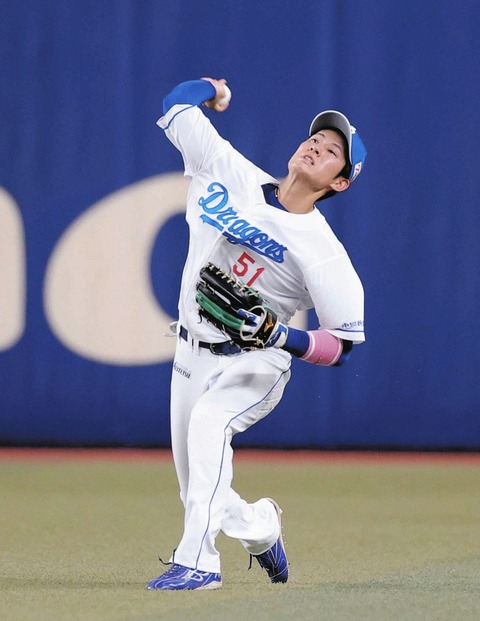 中日・上林誠知が強肩レーザービーム発動！本塁へのタッチアップ走者を右翼から刺す！