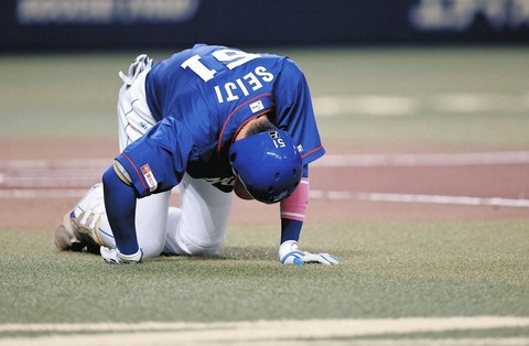 死球交代の中日・上林誠知、「少し腫れていますが骨は折れていないと思います」