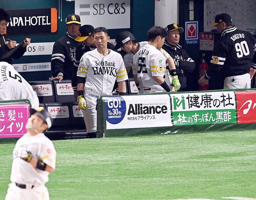 【悲報】ソフトバンクホークスさん、最下位の香りが漂いだす・・・