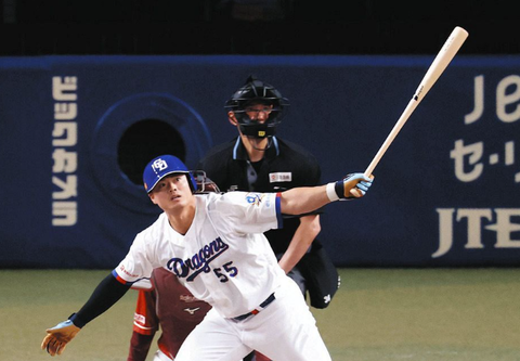 【中日】細川成也、2試合連発の先制3ラン！ 泳ぎながらもウイング席に着弾！！
