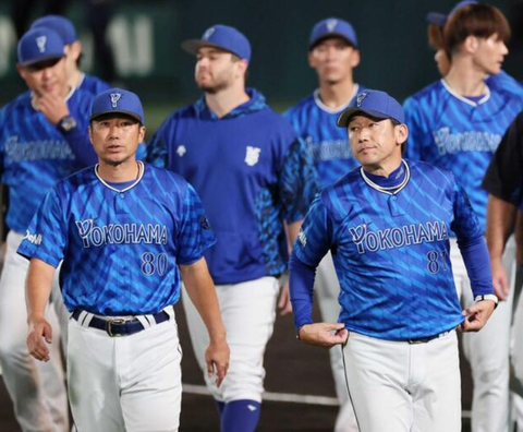 【悲報】DeNA新監督に相川亮二wwwww【地味】