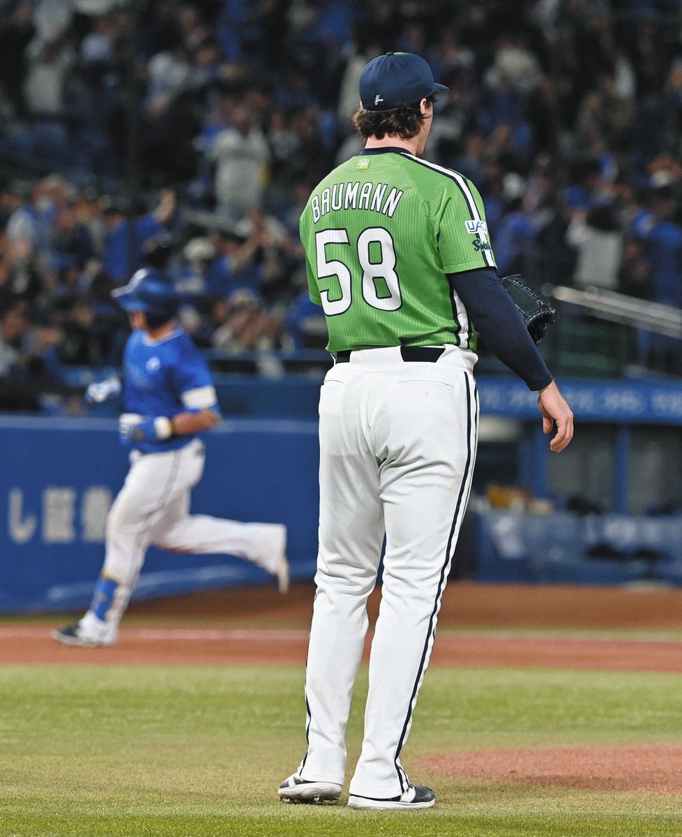 【悲報】ヤクルトの抑えバウマンさん、6戦4失点3被本塁打wwwww