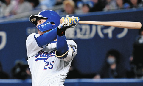 【中日】石川昂弥、飛距離130メートルの今季1号も守備は反省
