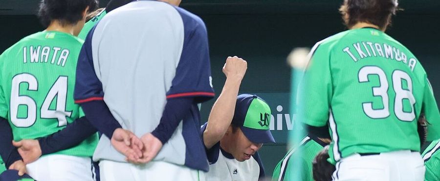 【悲報】ヤクルト高津監督、円陣で声出し役をやるも5連敗「やれる事は全てやろうと思って…」