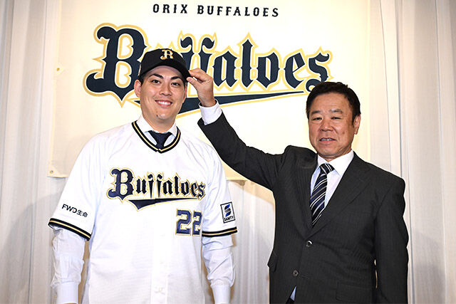 【悲報】広島カープさん、ＦＡ移籍した九里亜蓮の補償は金銭に決定ｗｗｗｗ