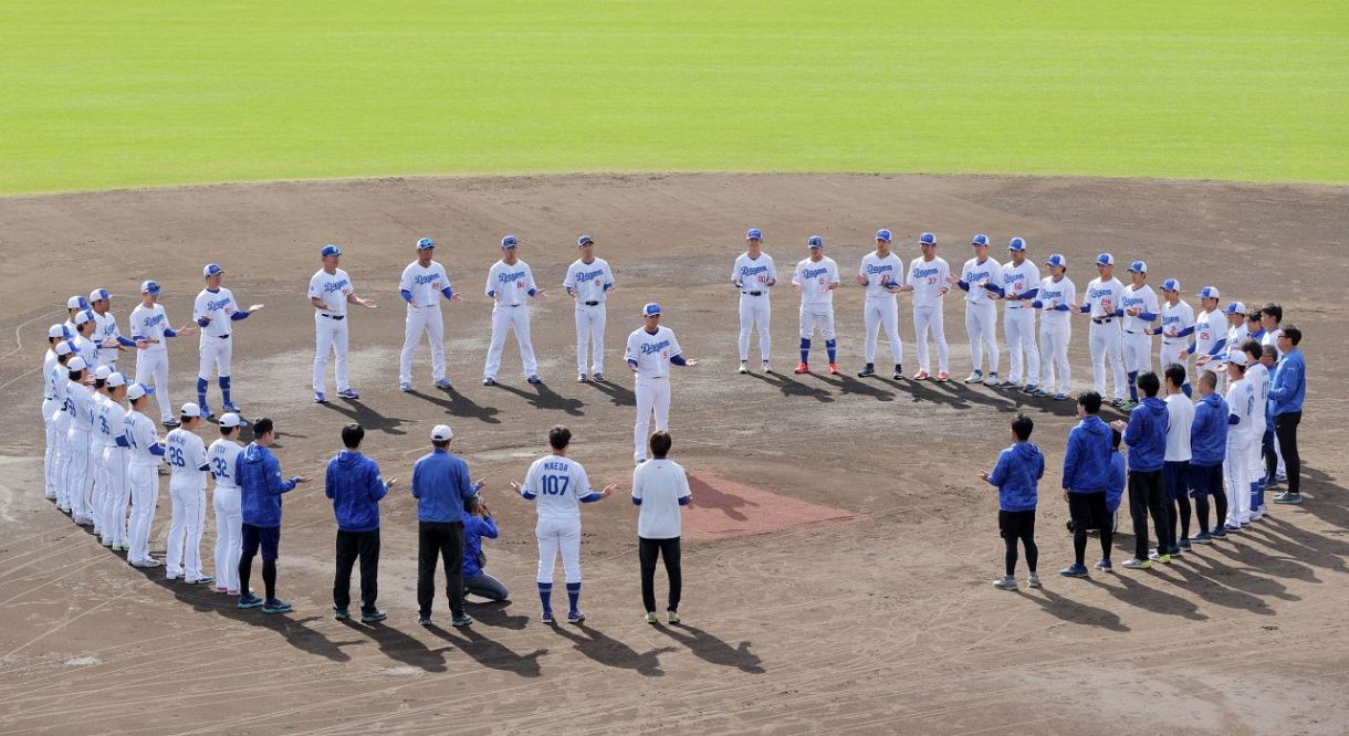 【悲報】中日井上監督「自信を持ってこのキャンプをやったやつは手を挙げろ」→選手「………」