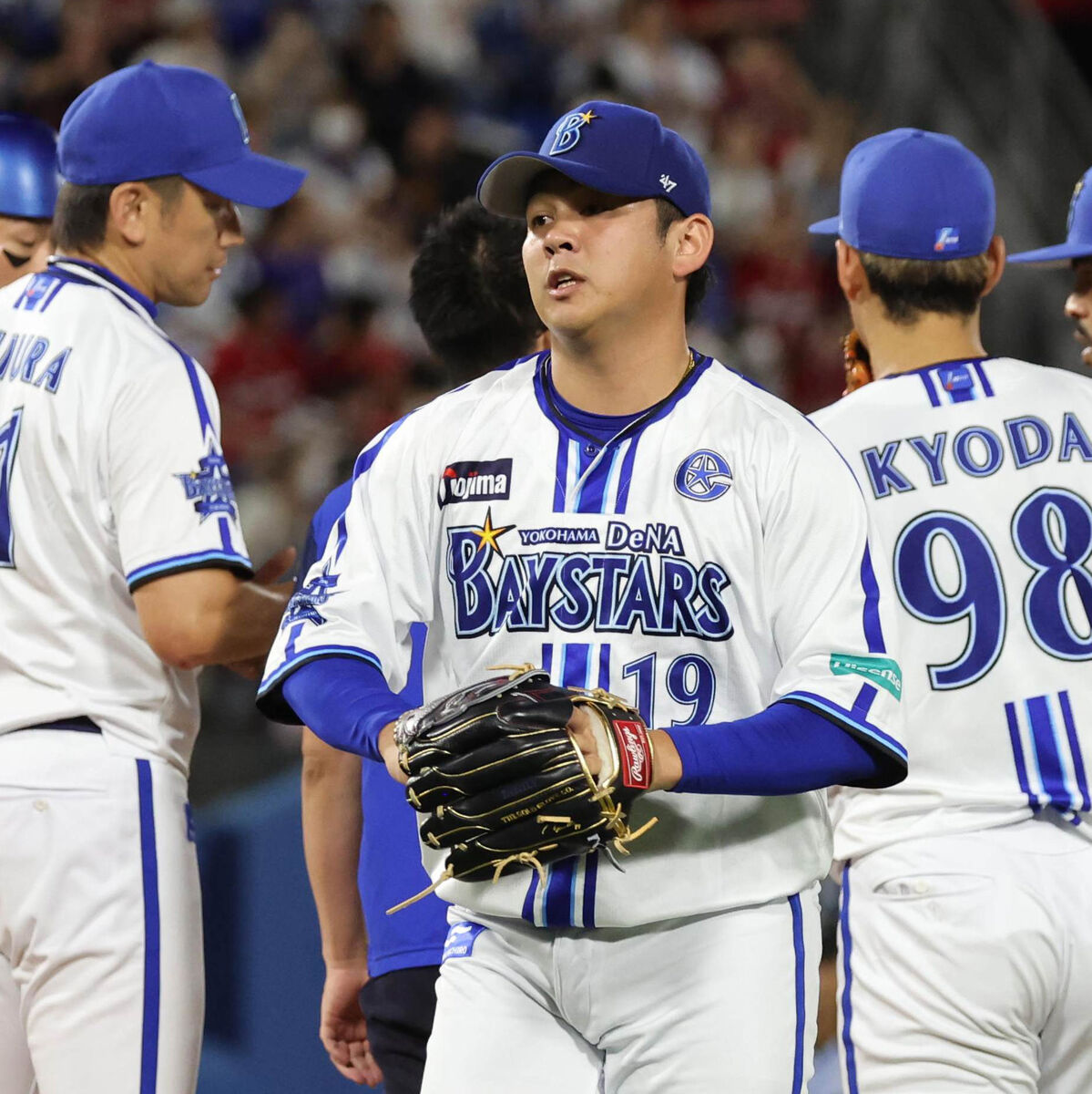 【悲報】DeNA山崎康晃　23年3億円 24年3億円 25年3億円 26年3億円 27年3億円 28年3億円