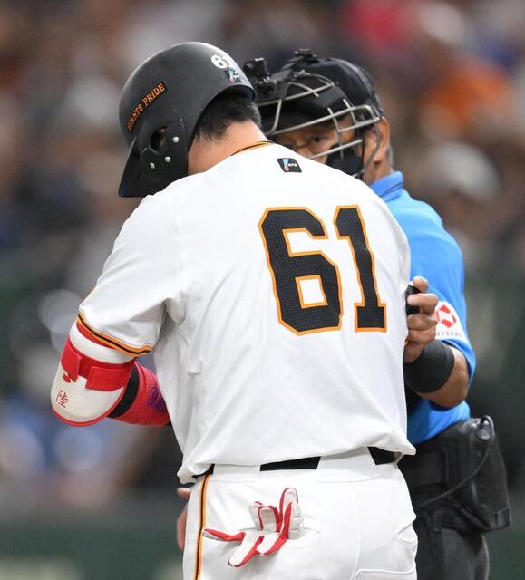 【悲報】巨人 増田陸、死球でボールボーイに八つ当たりして批判殺到！！