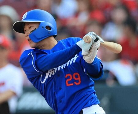 ドラ3ルーキー・辻本倫太郎、広島・島内からプロ初安打を放つ！