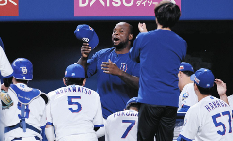 【中日】サノー「肉離れ」　井上監督「1カ月、1カ月半はだめかもしれない