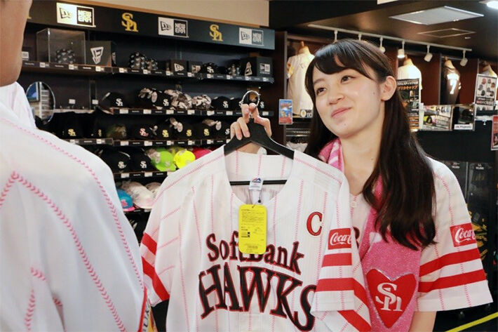 【悲報】女「プロ野球連れてって！」ワイ「ええよ(2人で2万くらいかな…w)」