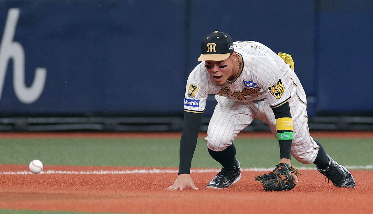 【悲報】阪神 佐藤輝明　.263 11 53 ops.731 21失策　←これ