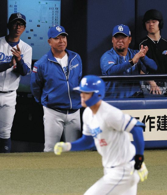 【悲報】中日井上監督、4番石川昂弥『併殺併殺三振三振三ゴロ』も「僕の希望。信じてる」