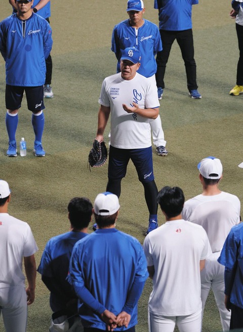 【朗報】中日・井上監督、球団と交渉しボーナスを引き出す！聞いたナインもどよめき！！