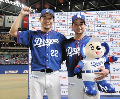 【朗報】ドラ4位ルーキー・石伊雄太！プロ初のお立ち台！！3回に適時打！