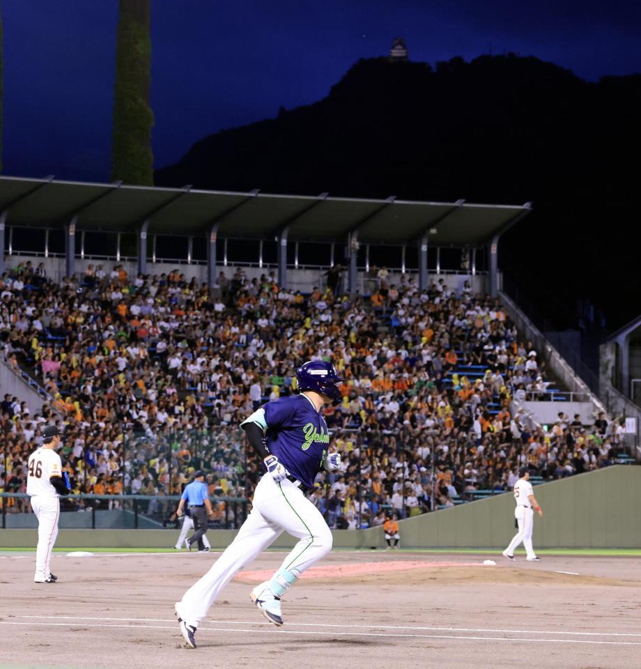 【朗報】ヤクルト村上宗隆、33戦で17本塁打ｗｗｗｗｗｗｗｗｗｗ