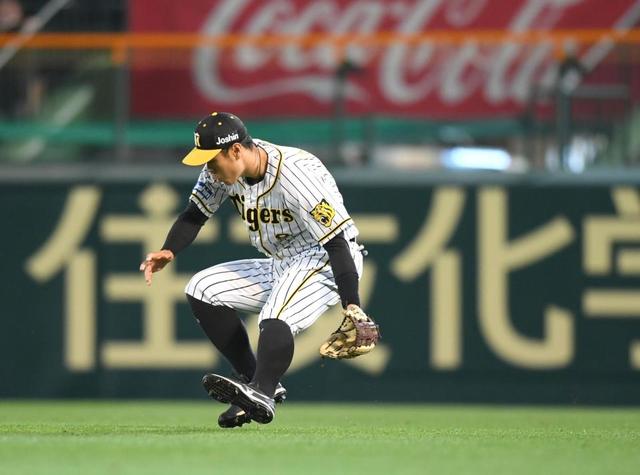 【悲報】阪神 佐藤輝明、二軍降格後5失策目（出場12試合）www