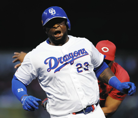 【中日】サノー、左脚引きずり負傷交代…井上監督「心配…」