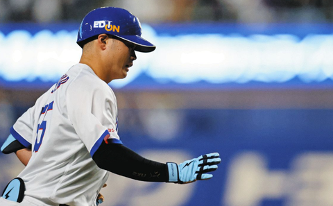 【中日】細川成也、初のホームランウイング弾は衝撃の低弾道！ウイング席の机を破壊！