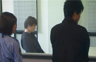 取調べを見ている・・