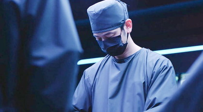 オペしているエース