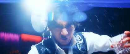 セミリオの頭上に注がれる