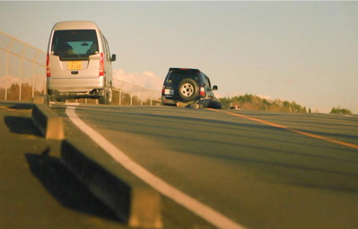 響たちは逃げる