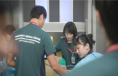 深澤、何突っ立っている