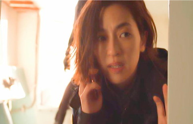 隆子は新名に電話していた