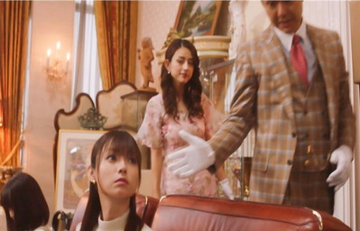 華、悪いが席を外してくる